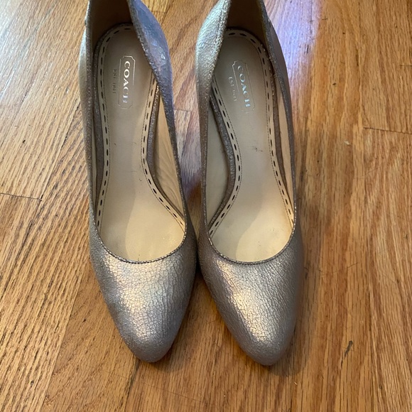 Coach pumps. Size 8.5. 4 inch heel - Picture 2 of 3
